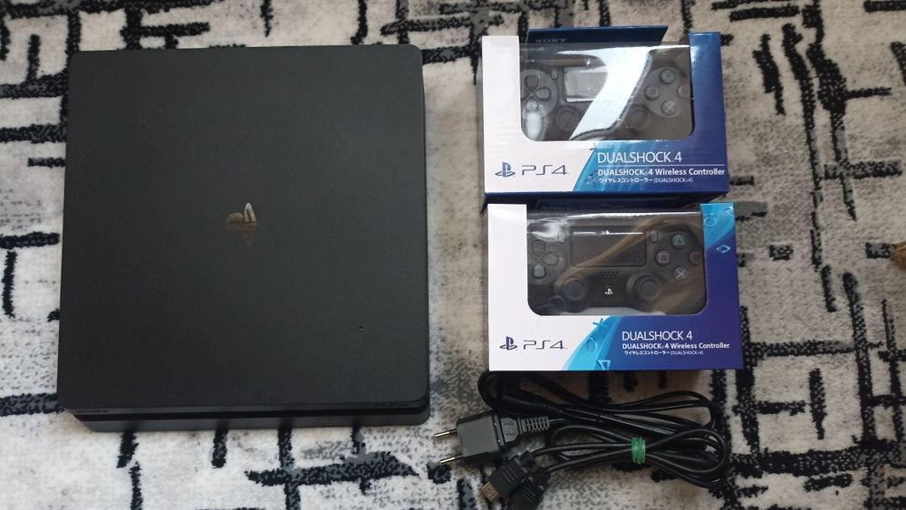 Playstation 4 slim
