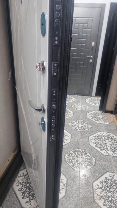 Продается наружная металлическая дверь