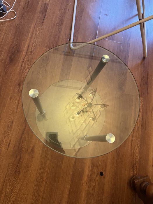 Стъклена масичка подвижна