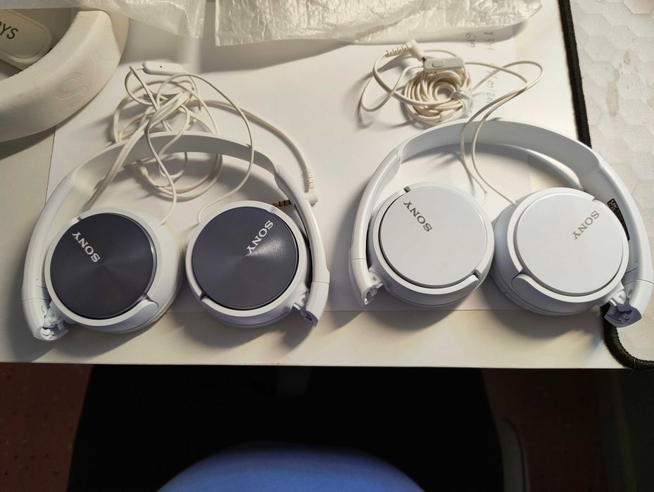Căști Sony cu fir și microfon