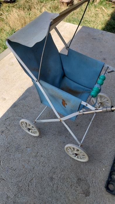 Retro carucior- jucaria veche pentru colectioner