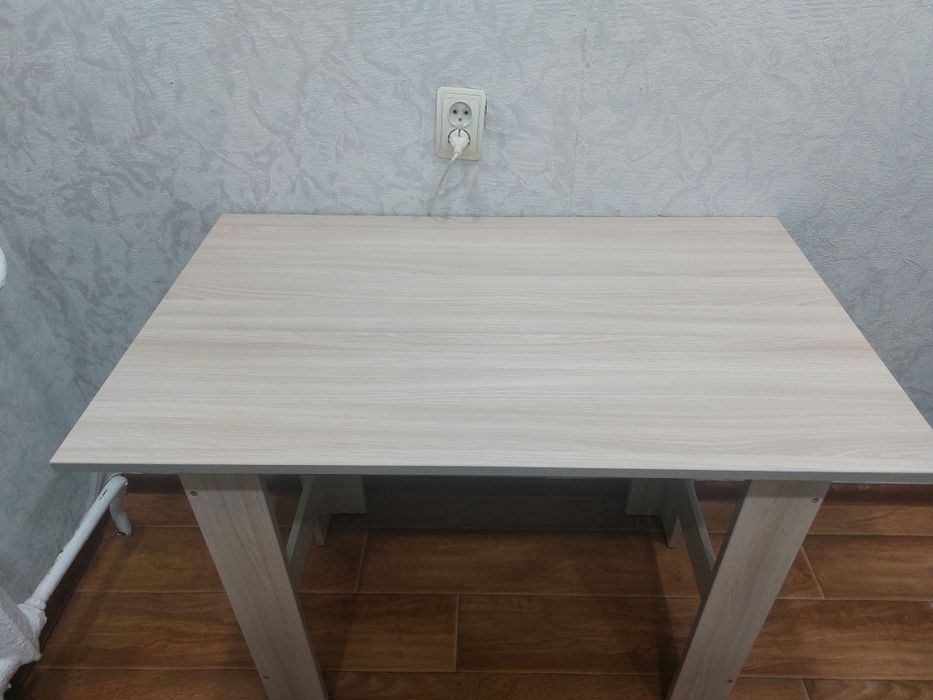 Продам кухонный стол