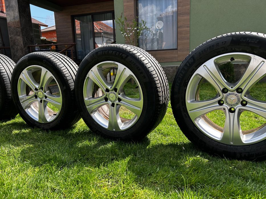 Michelin 225-55 R17 13/24г. Карани са около 5000 км. сезон лято !