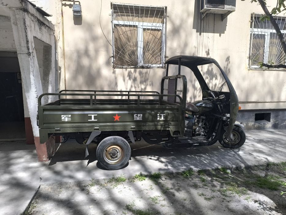 Мотоцикл Wonjan трёх колёсный