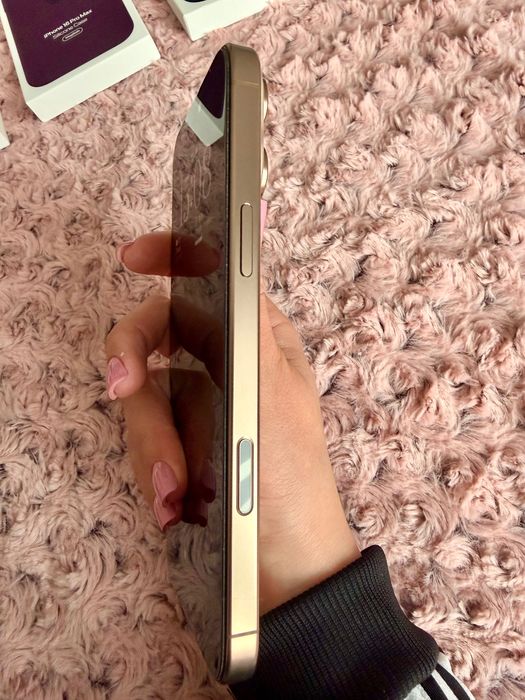 iPhone 16 Pro Max Gold
