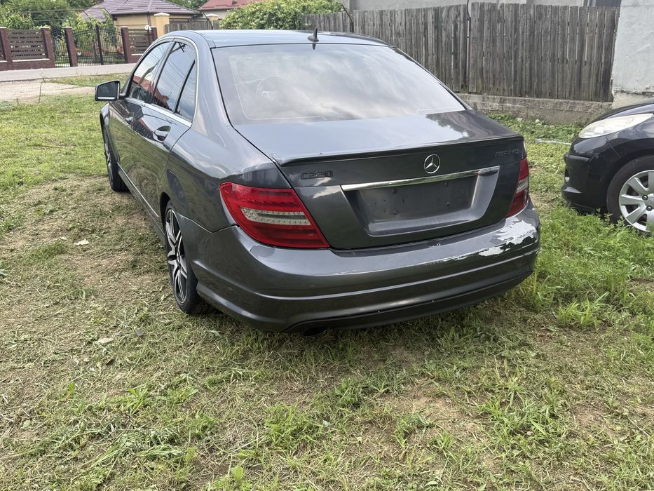 Dezmembrez mercedes C class W204