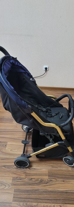 Продам прогулочную коляску