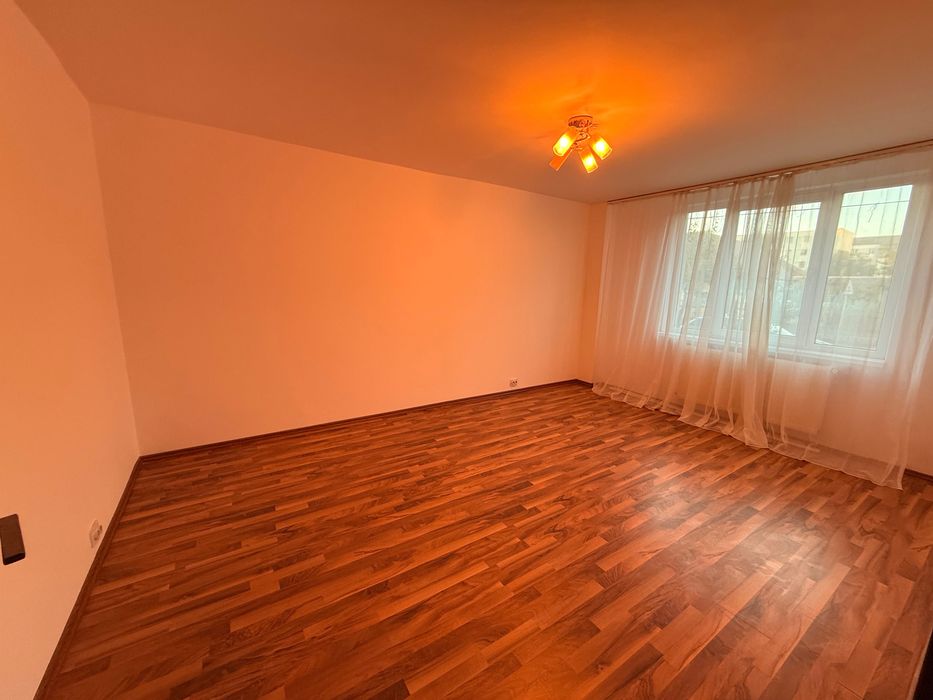 Apartament 3 camere parter renovat BCR Cireșica – 87.000€