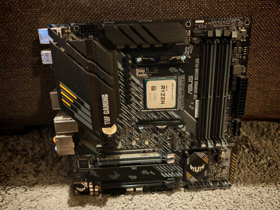 Asus TUF B550M-Plus Gaming + RYZEN 5 5600XT 6-Core (4.7 GHz) AM4