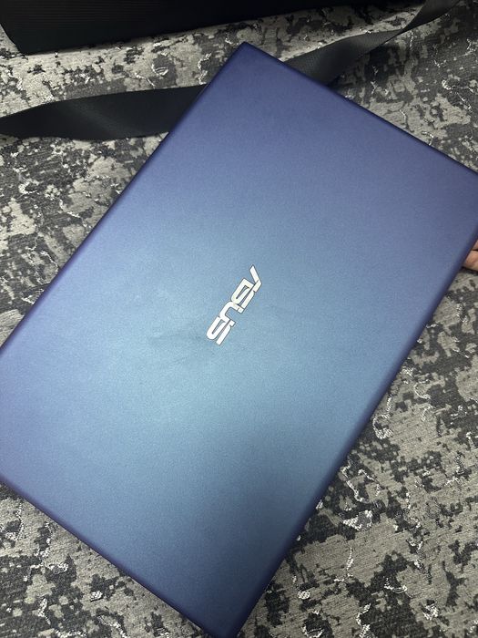 Продам ноутбук Asus VivoBook 15