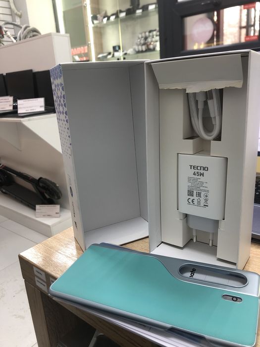 Tecno Camon 40 pro 256gb (p25)