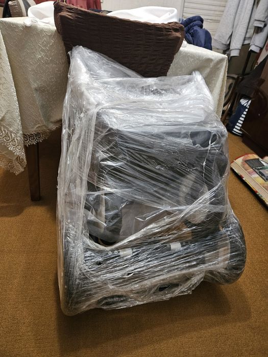 Детска количка унисекс в бяло и черно