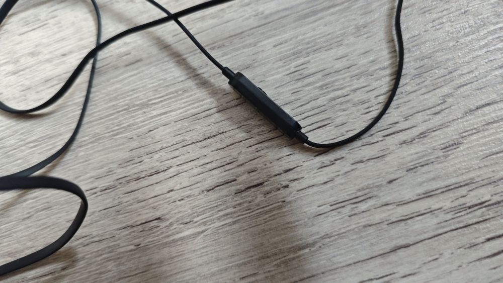 Продам наушник от компании JBL