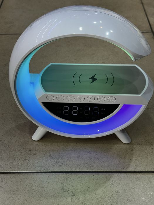 Бзжична Led лампа със зарядно и високоговорител/ Wireless led lamp