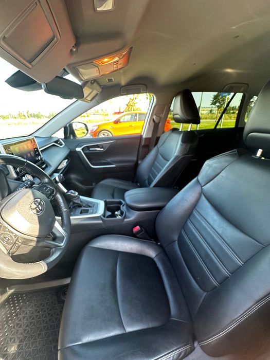 Rav4 2021 hybrid primul proprietar.