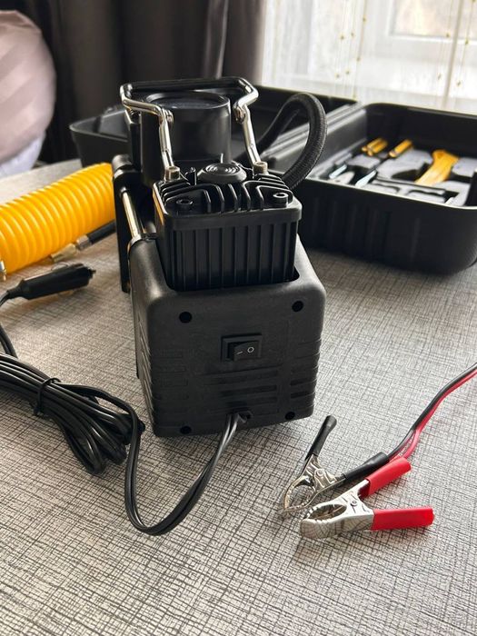 Автокомпрессор поршневой в кейсе насос