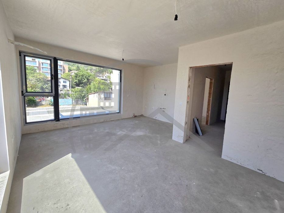 Продава се Тристаен апартамент в Варна, Бриз - 100 кв.м за 1960 €/кв.м - Снимка #2