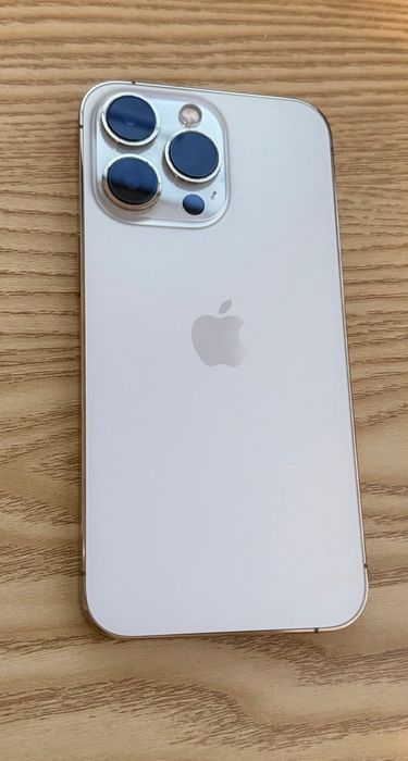 13pro iphine бял и 14pro черен