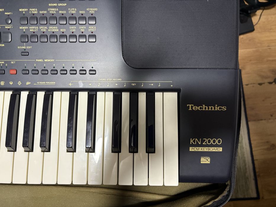 Orgă Technics KN 2000