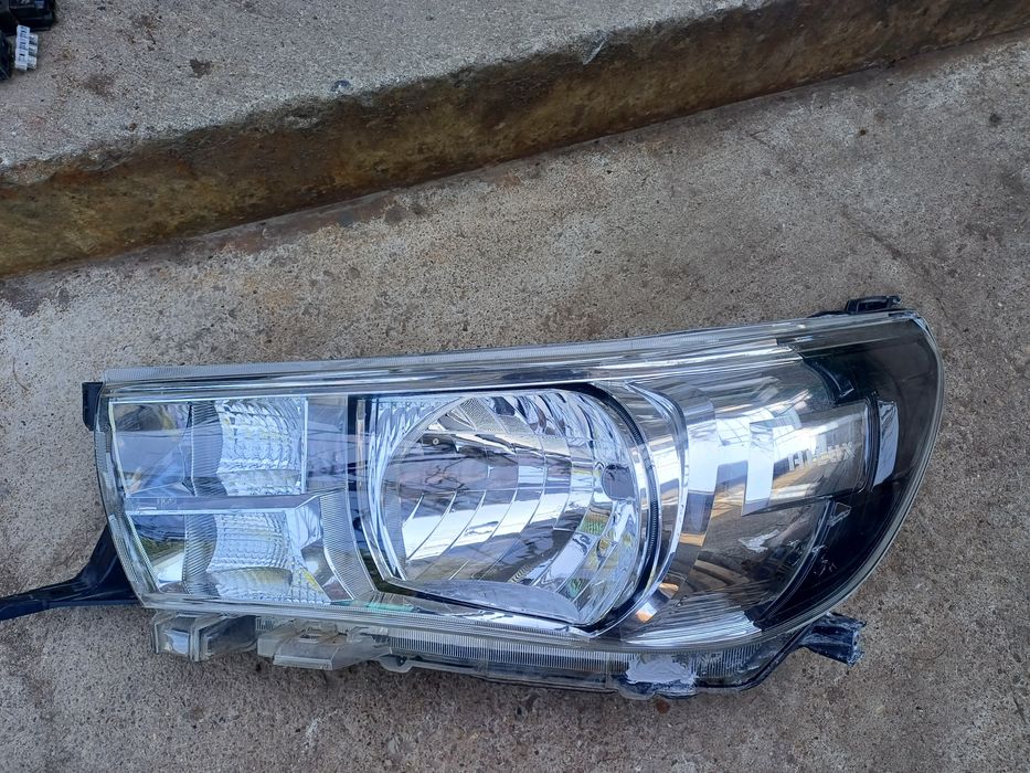 Десен стоп за BMW 1 F20 и ляв фар за Toyota Hilux