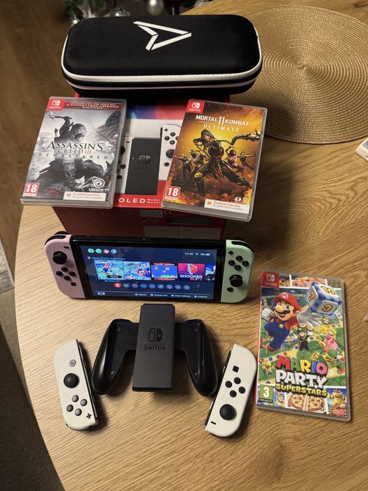 Nintendo switch oled cu 3 jocuri, husa si 4 joy-con