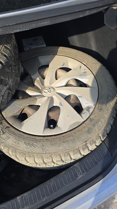 Продам шины с дисками и колпаками