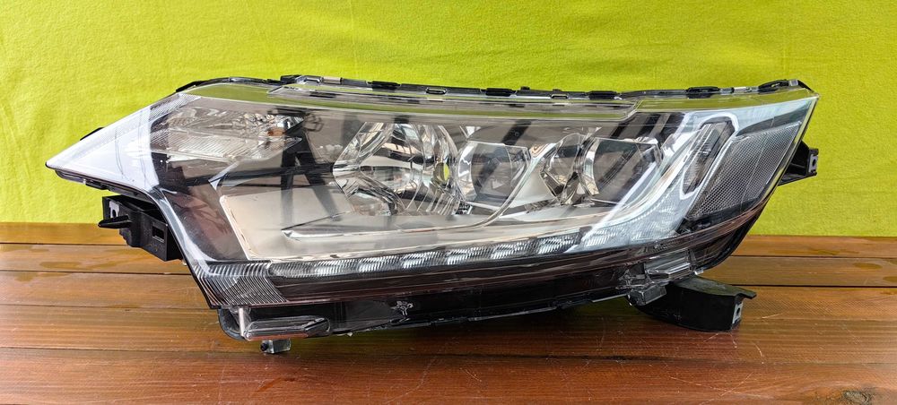 Фар за Mitsubishi Outlander LED III / Митсубиши Аутлендър 3