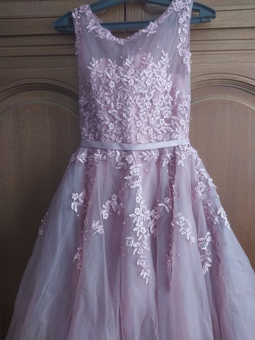 Прокат платьев и костюмов