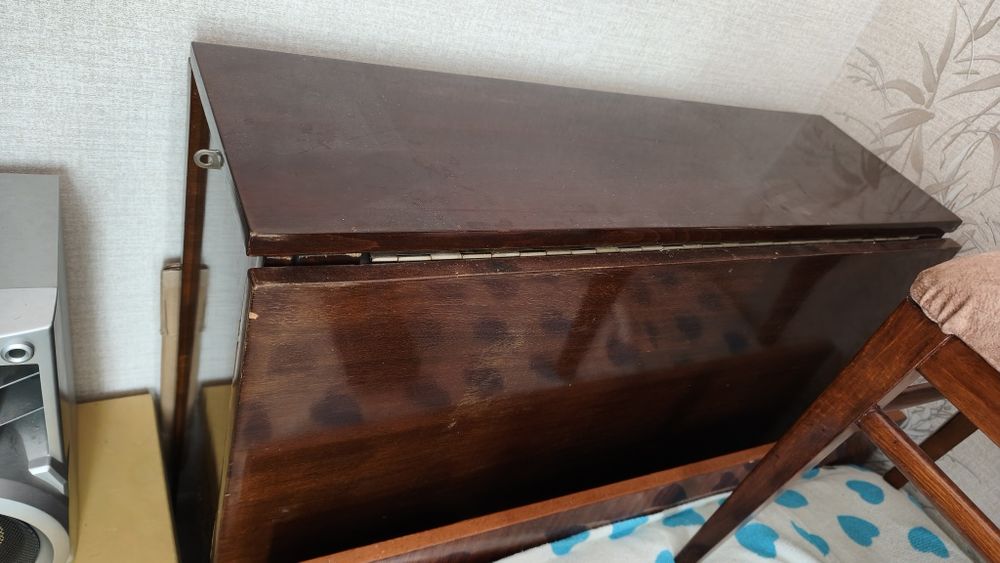 Продам стол книжку советская