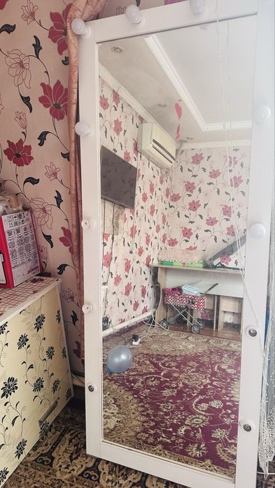 Наплтное зеркало с подсветками