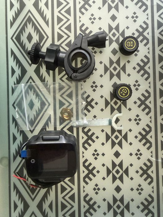 Senzor presiune roti TPMS  cu volmetru si incarcator