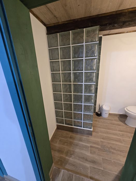 Construcții, renovări.