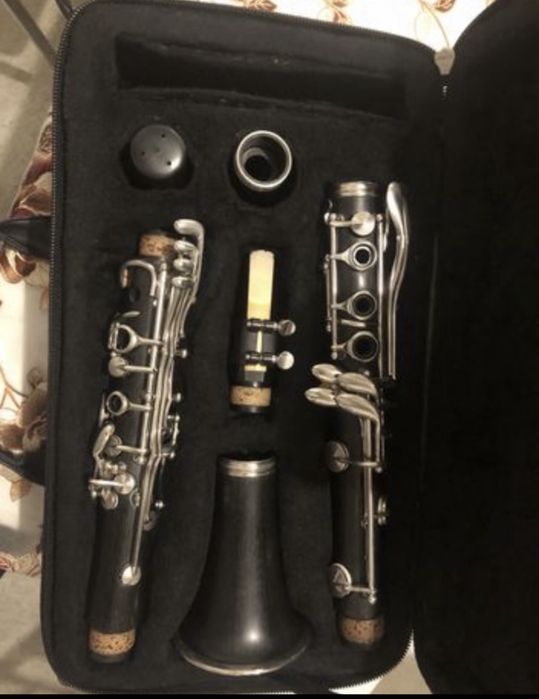 Vând schimb clarinet