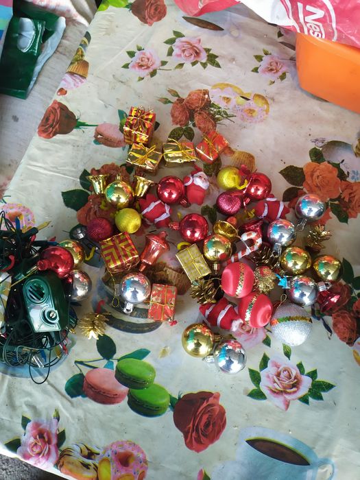 Продам пластмассовые новогодние игрушки.