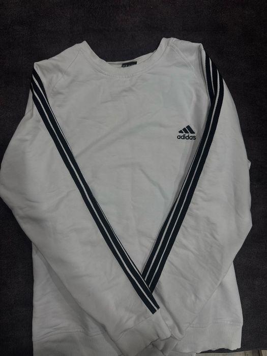 продам белый свитшот Adidas