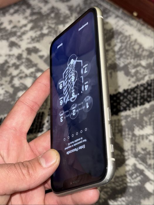 iPhone 11 no sim (WiFi)