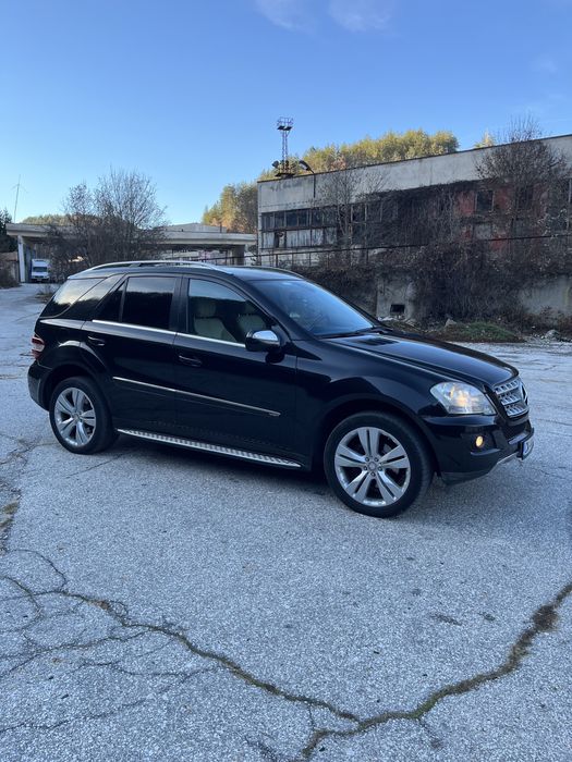 Продавам Мерцедес МЛ