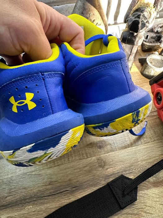 Under Armor Gs Jet 21 marimea 35, 22,5 cm