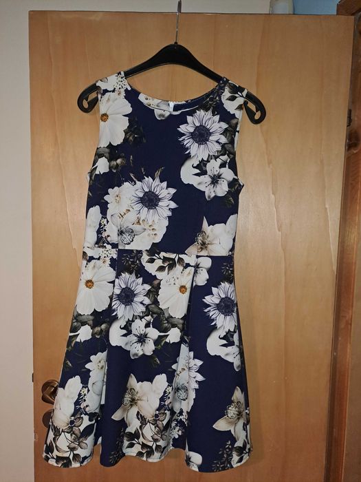 Дамска рокля официално елегантна размер М италианска