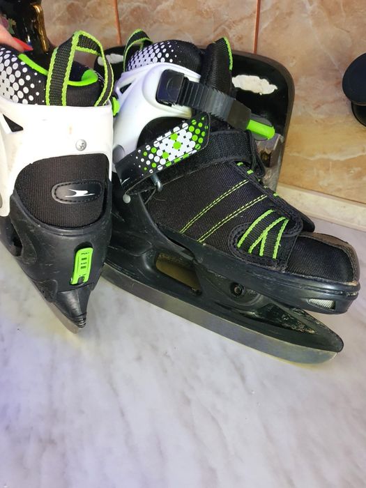 Vând patine reglabile