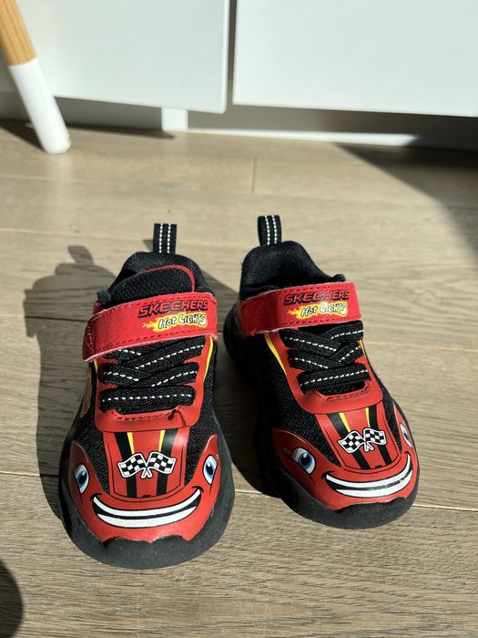 Vand Skechers , cu lumini marimea 23