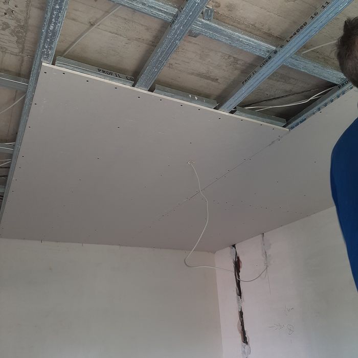 Execut amenajări interioare și exterioare