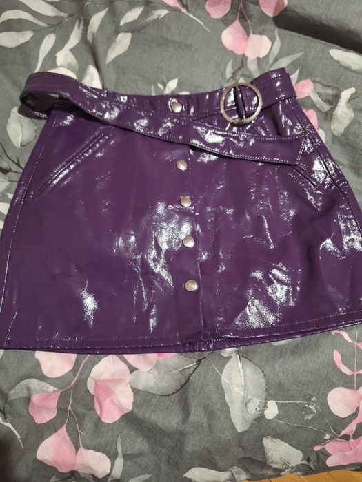 Кожена пола на Bershka