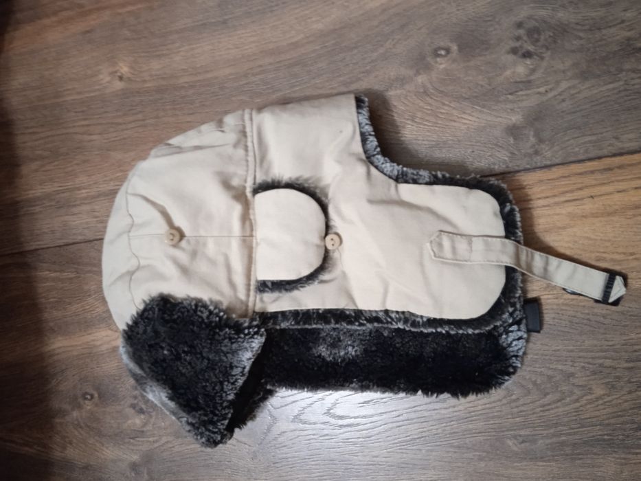 Ушанка, много топла.