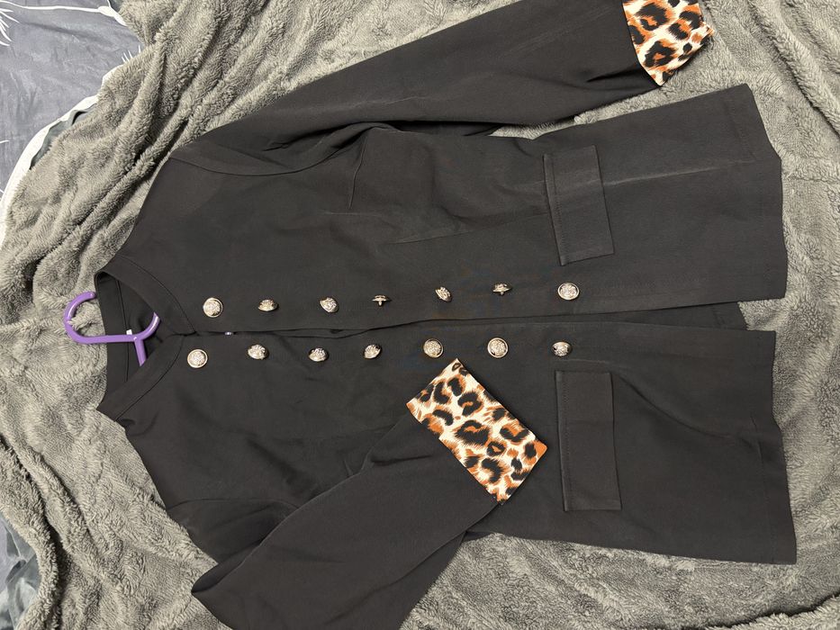 Елегантно сако с леопардода дикорация