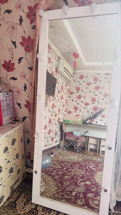 Наплтное зеркало с подсветками