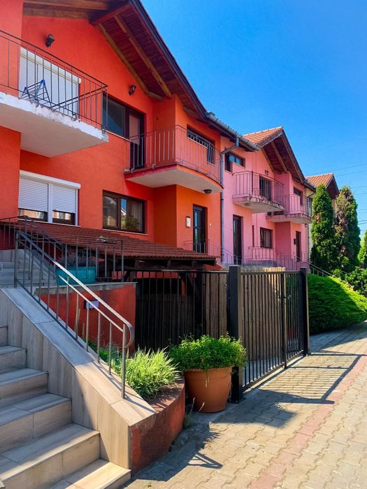 Casă de vânzare tip duplex