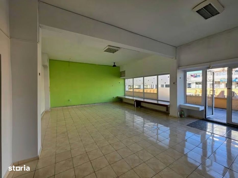 De vanzare spatiu comercial, vitrina 9ml, pietonal Stefan cel Mare