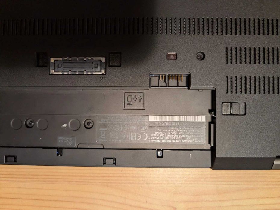 Лаптоп Lenovo ThinkPad P51s 15инча NVMe SSD две вградени Батерии Топ състояние