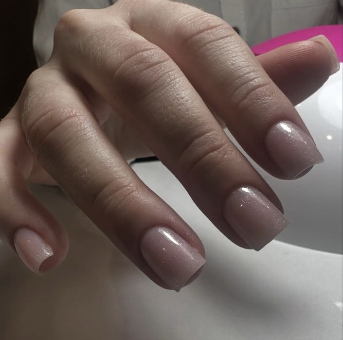 Маникюр, педикюр.